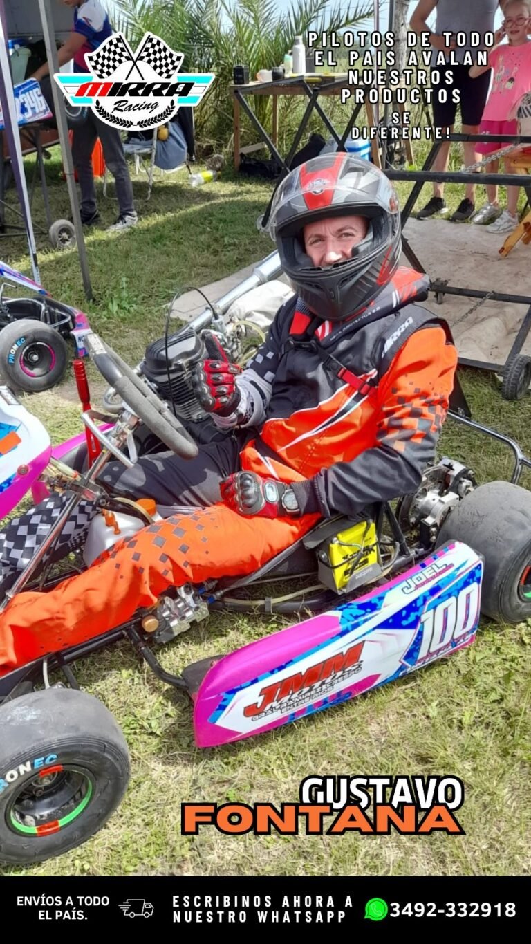 Piloto con indumentaria Mirra Kart